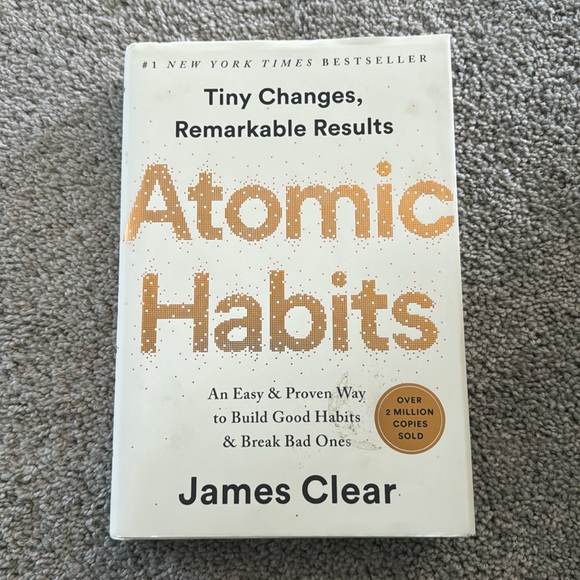 Hardcover Atomic Habits by James Clear book - Picture 1 of 5